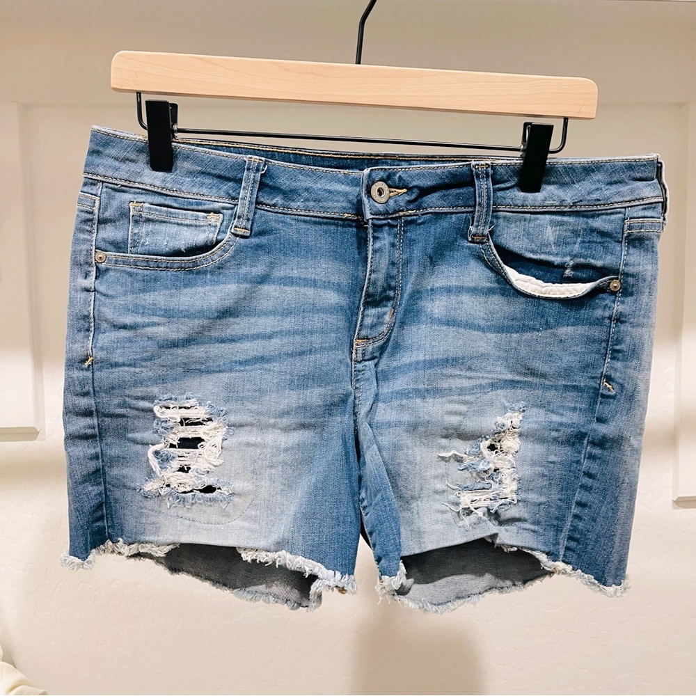 🌻 Arizona Jean Co Distressed Denim Women Shorts Size 13